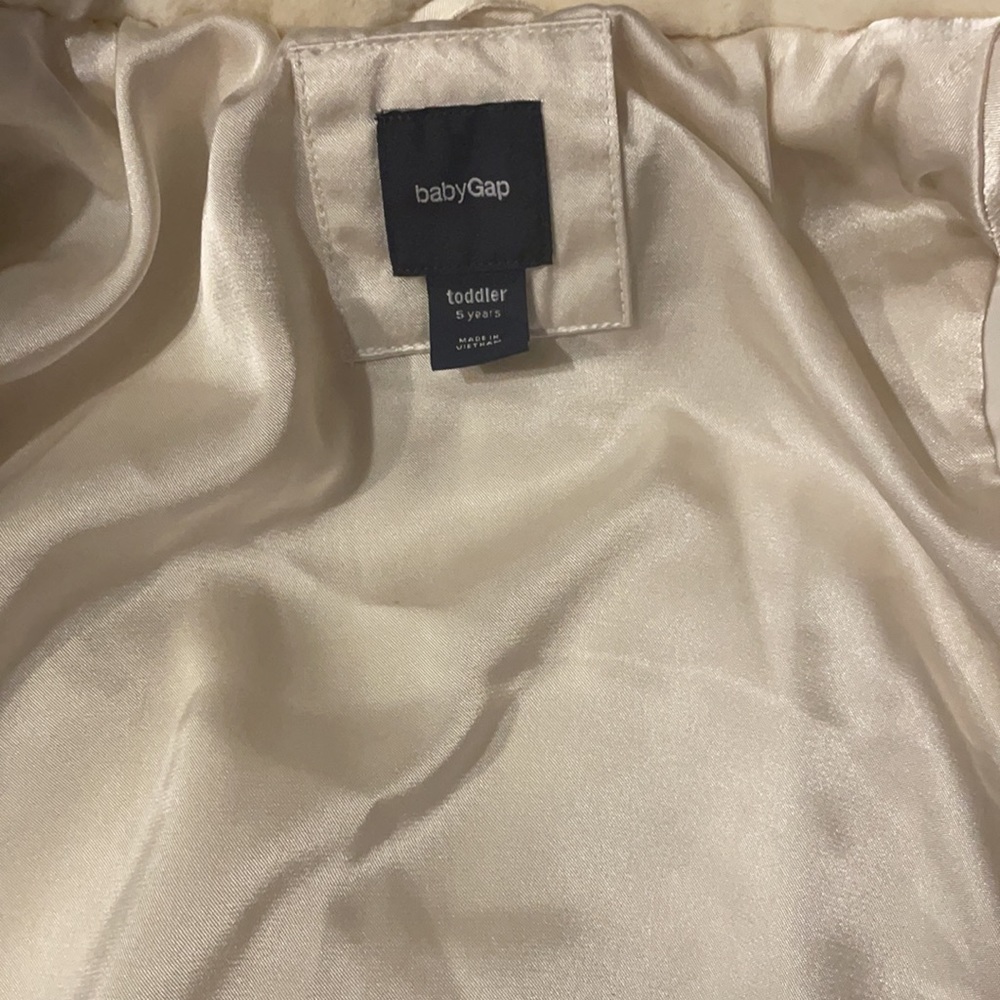 Gap - Picture 2 of 3